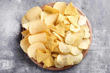 Potato chips on cutting board