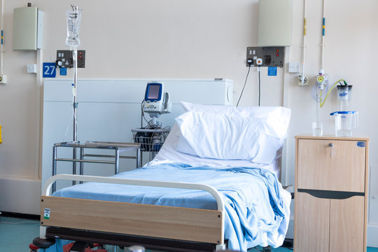 Empty bed in a hospital ward - Powered by Adobe