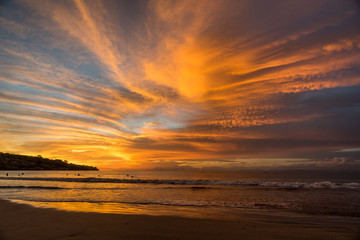 Fototapeta na wymiar Scenery cloudy sunset at Bali island with ocean waves