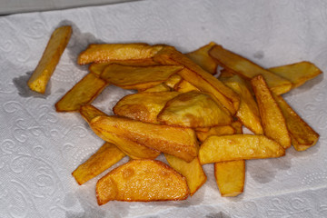chips in bowl on table