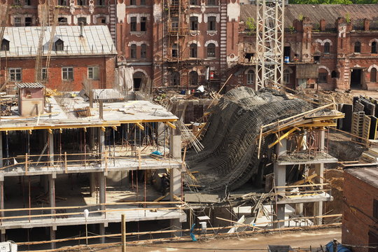 Emergency at the construction site - collapse of floor slab with monolithic casting