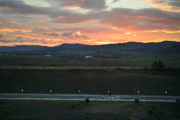 amanecer en el barrio de Salburua en la ciudad de Vitoria-Gasteiz (Alava), Pa&iacute;s Vasco, Espa&ntilde;a
