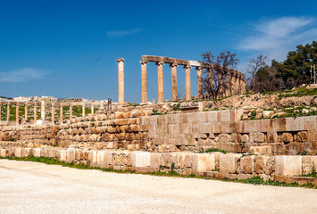 Fototapeta premium Roman archeological remains in Jerash in Jordan on a sunny day.
