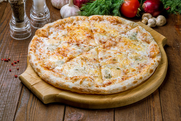 Pizza Quattro formaggi - 243380048
