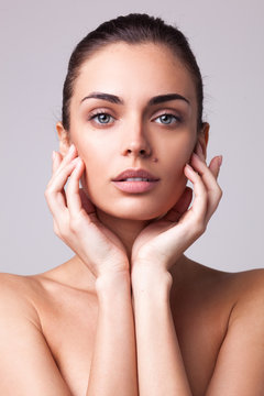 Fototapeta Beautiful brunette woman portrait