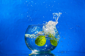 Limon en agua