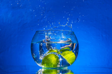 Limon en agua