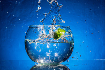Limon en agua