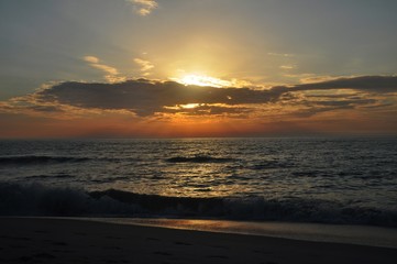 Fototapeta na wymiar Sunset and clouds over the ocean