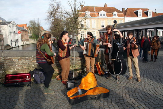 M&uacute;sica en el canal Brujas