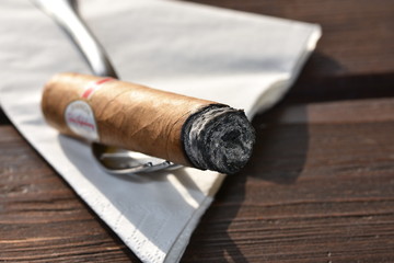  started cuban cigar