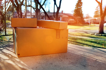 Parcels (boxes)  Delivery Outside the  Door