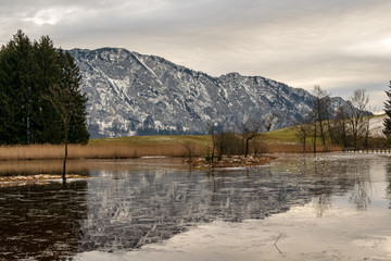 Ansichten vom Egelsee bei Unterach am Attersee im Salzkammergut in Oberösterreich