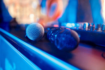 Microphone. Microphone close-up. A pub. Bar. A restaurant. Classical music. Music.