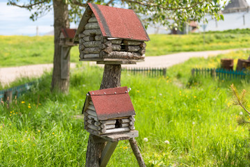 Feeder for birds in the form of a wooden log house
