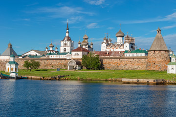 Fototapeta na wymiar Spaso-Preobrazhensky Solovetsky Monastery in the summer from the Bay of well-being, Russia