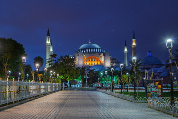 Fototapeta na wymiar Pavement in front of the Blue Mosque at night