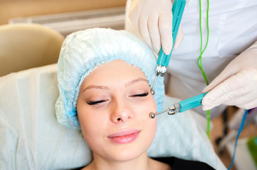 Cosmetology. Hardware treatment by microcurrents.
