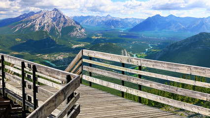 Fototapeta na wymiar Canadian Rocky Mountains nature landscape and wooden tourist trail (pathway)