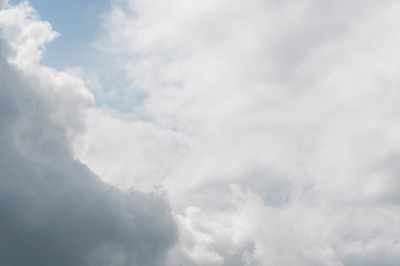 in den Wolken