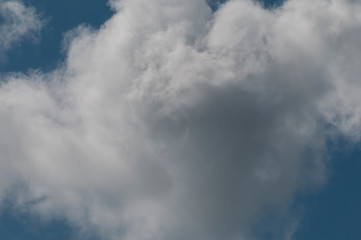 Fototapeta na wymiar in den Wolken