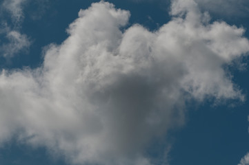in den Wolken