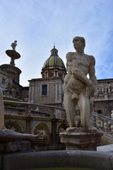 Obraz premium statua di piazza pretoria Palermo detta piazza della vergogna