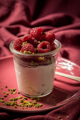 Joghurt mit Himbeeren 