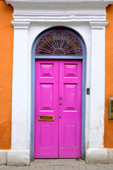 Puerta multicolor