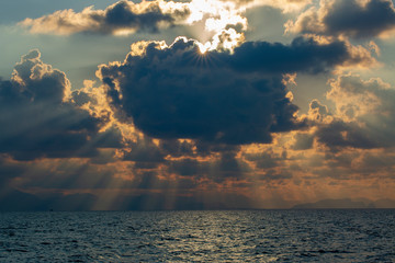 Tramonto spiaggia nuvole