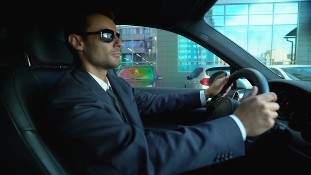 Driver is looking for desired adress