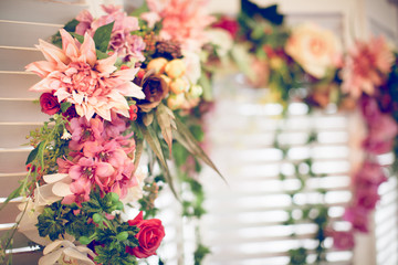 Fototapeta na wymiar wedding decoration of folding screen .with flowers
