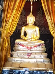 golden buddha statue in thailand
