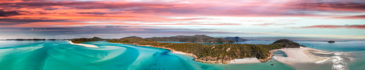 Whitehavenstrand, Australië. Panoramisch luchtfoto van kustlijn en prachtige stranden