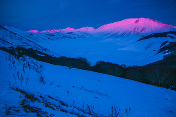 Veduta panoramica di Castelluccio di Norcia e del monte Vettore nl parco nazionale dei monti...