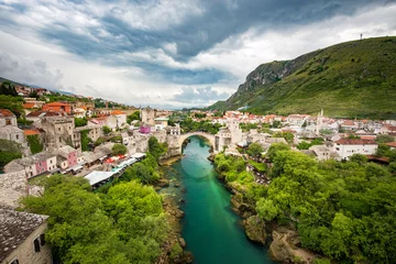 Deurstickers Stari Most Oude stad van Mostar met beroemde oude brug (Stari Most), Bosnië en Herzegovina