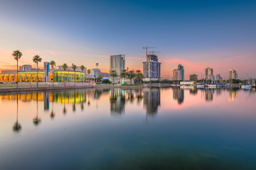 Fototapeta na wymiar St. Petersburg, Florida, USA downtown city skyline