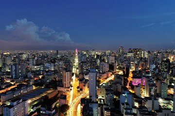 Obraz premium Aerial view of sunset on the city. Fantastic landscape. Great contrast and lightning. São Paulo, Brazil