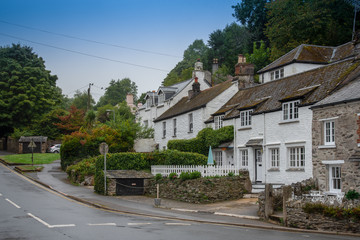 Fototapeta na wymiar White cottages in the historic fishing village Polperro in Cornwall, UK