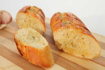 Crispy garlic baguette slices
