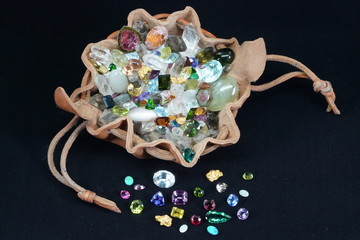 Edelstein Beutel mit Quarz Kristallen, Facettierten Turmalin, Topas, Aquamarin, Gold, Tansanit,...