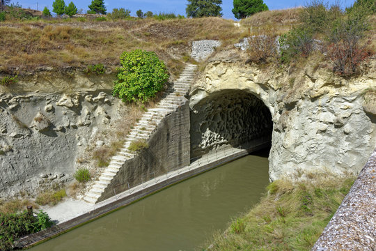 Canal du Midi, Tunnel de Malpas, Colombiers, France