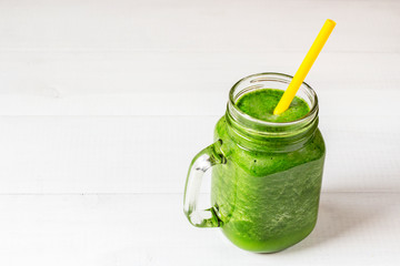 green smoothie cocktail