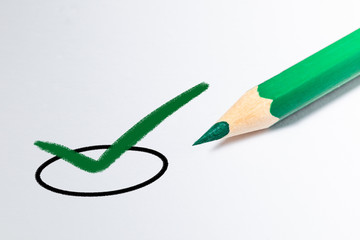 Gr&uuml;ner Stift H&auml;kchen