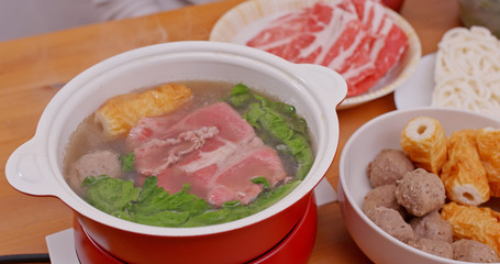 Eat hot pot at home