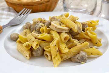 pâtes aux champignons et saucisses