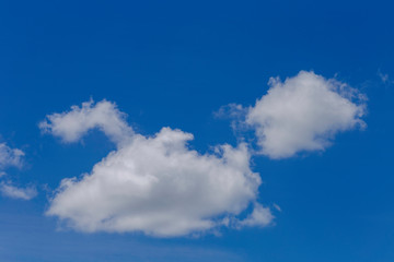 Nuvens em céu azul do Brasil