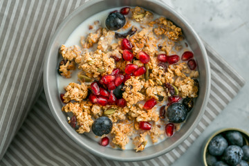 oat granola with berries