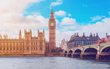 Fototapeta na wymiar The Big Ben, the Houses of Parliament and Westminster Bridge in London