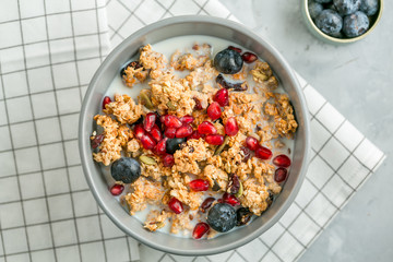 granola with fresh berries